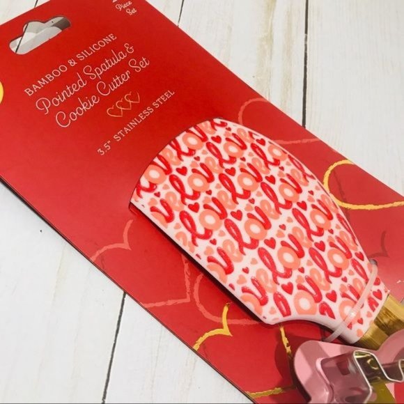 Bamboo & Silicone Love Printed Spatula and Cookie Cutter 2pc Set - Picture 4 of 5
